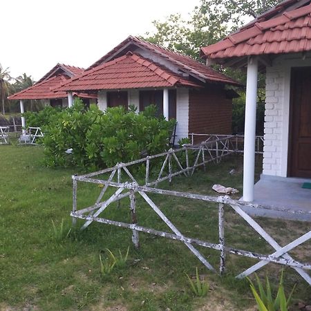 Windy Beach Cabanas Kalpitiya Habitación foto